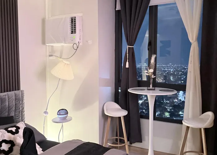 Aparthotel Cozy Staycation In Quezon Near Sm North Trinoma Solaire With Lights View Manila
