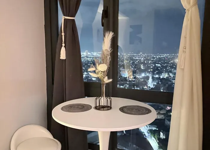 Cozy Staycation In Quezon Near Sm North Trinoma Solaire With Lights View 3*