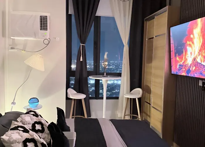 Cozy Staycation In Quezon Near Sm North Trinoma Solaire With Lights View