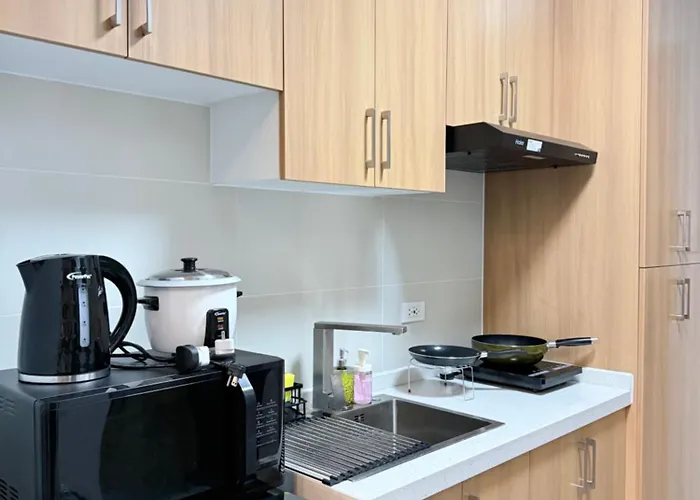 Aparthotel Cozy Staycation In Quezon Near Sm North Trinoma Solaire With Lights View 3*