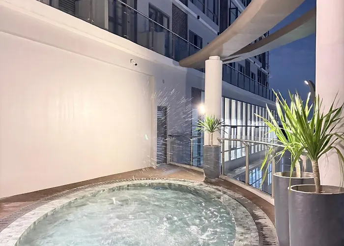 Cozy Staycation In Quezon Near Sm North Trinoma Solaire With Lights View